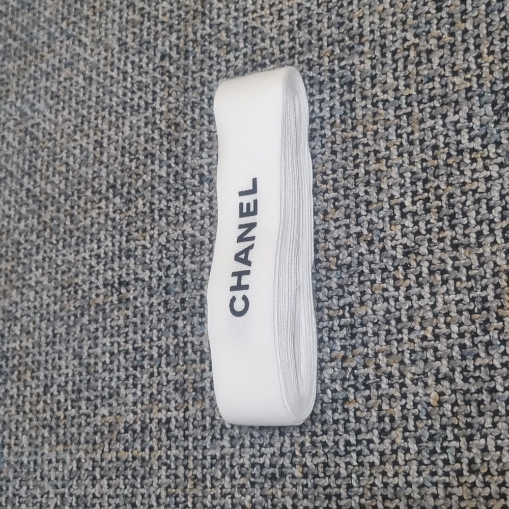 CHANEL Ribbon White/Black